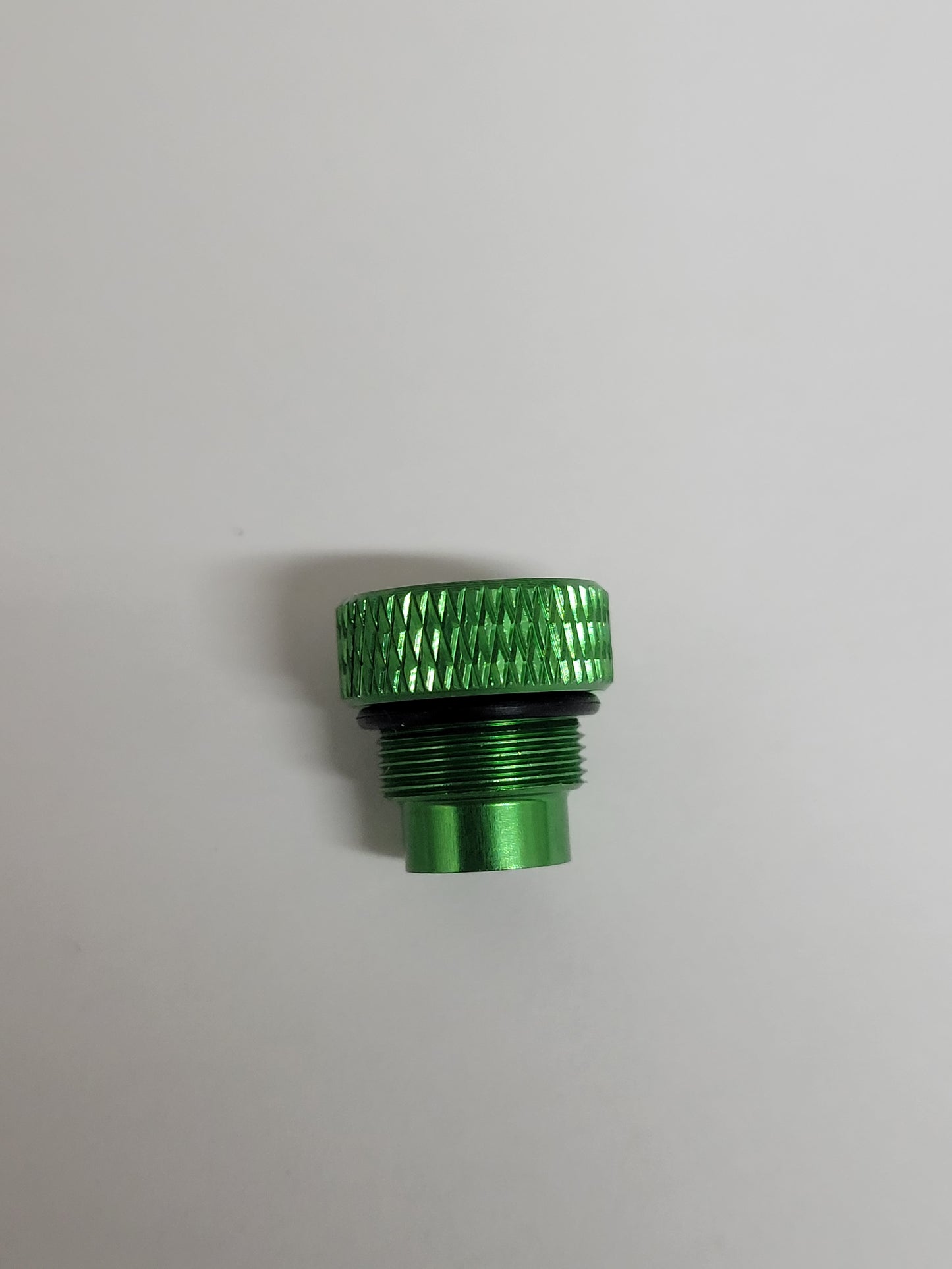 Green anodized aluminum port plug with integrated O-ring for Mychron 5
