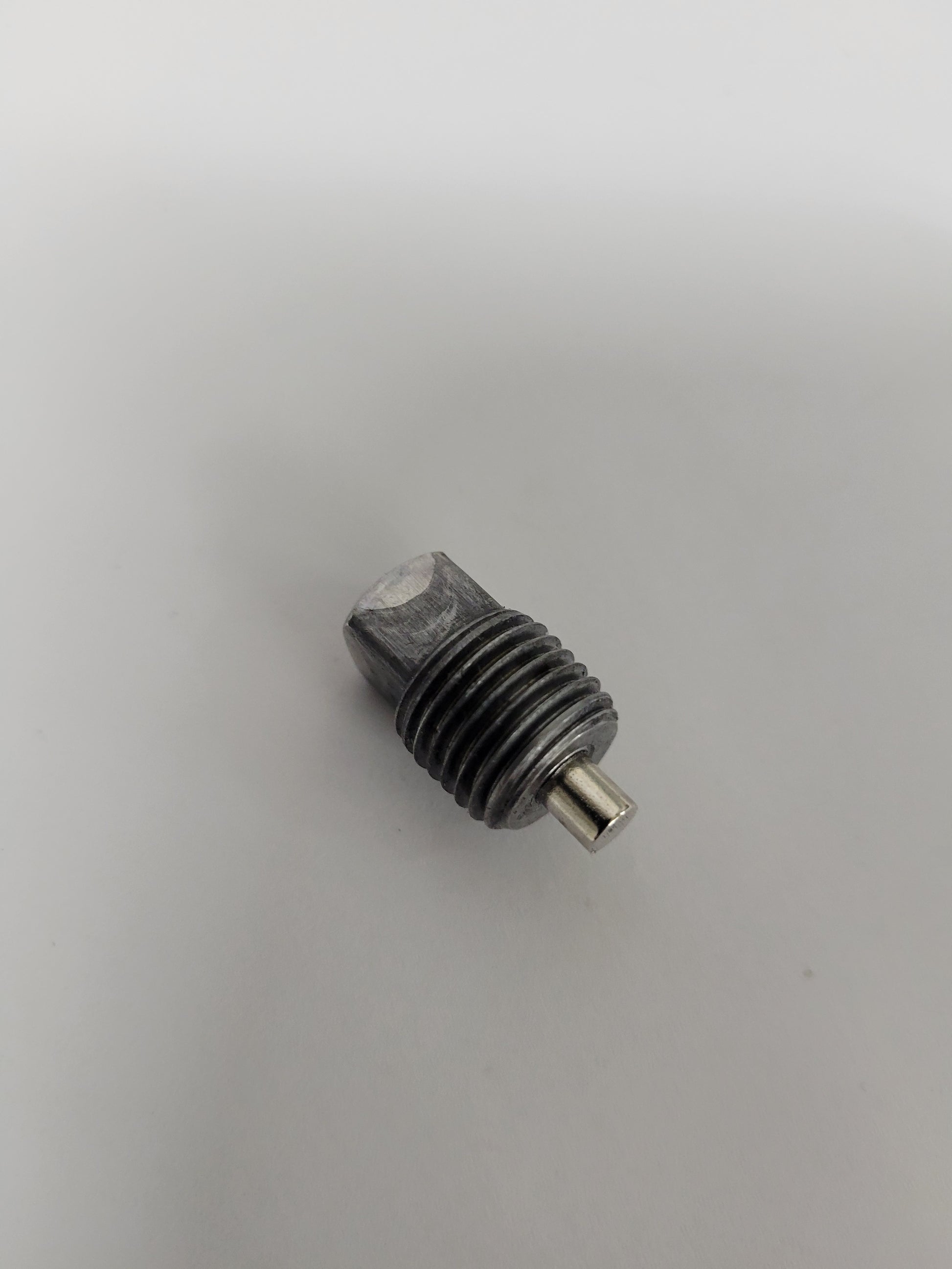 Aftermarket magnetic drain plug with strong magnet for Briggs engines