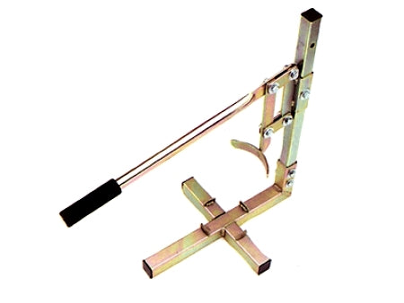 RLV manual tire breaker tool applying force to kart wheel bead