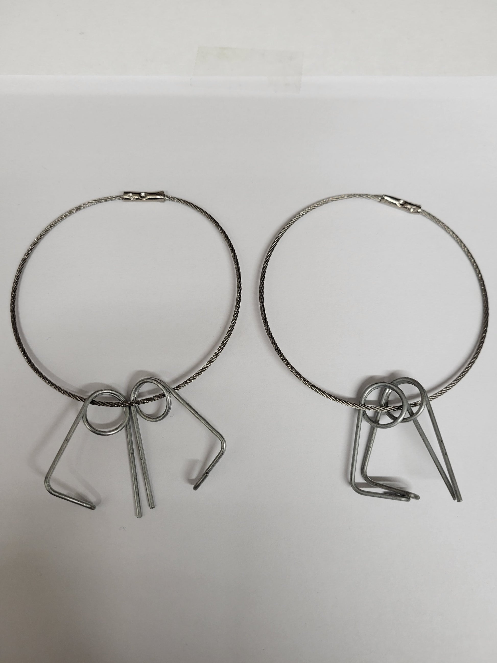 Caster block safety wire assembly securing kart suspension