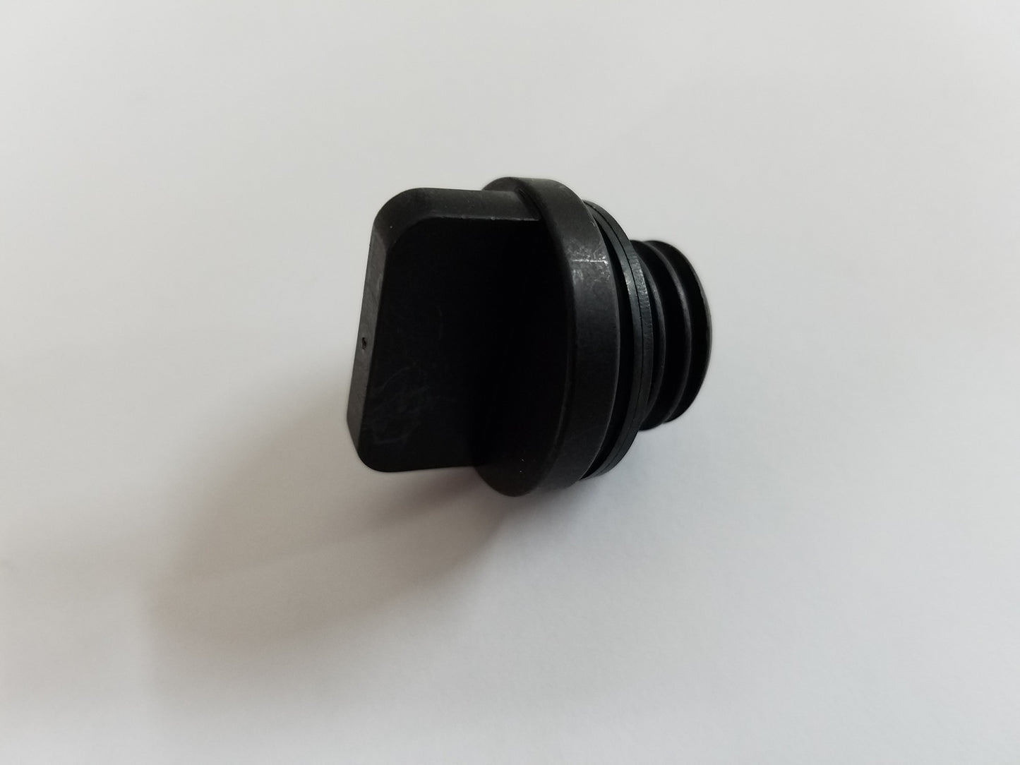 Billet oil fill plug with handle for clone engines